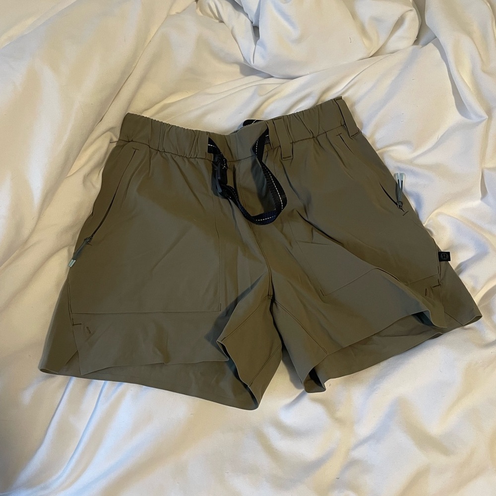 Lululemon Olive Green Khaki Hiking Drawstring Shorts Size 4
